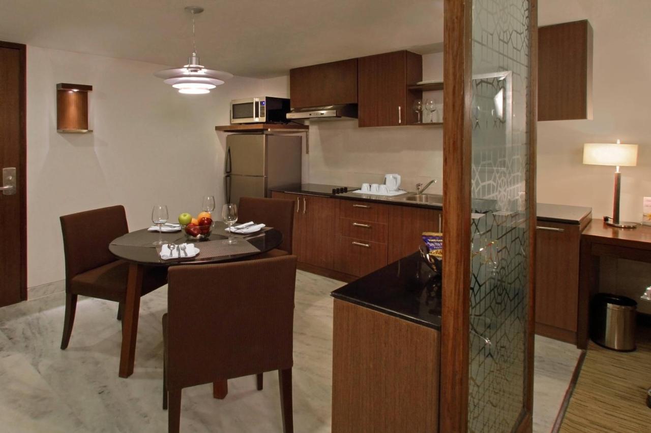Four Points By Sheraton Hotel And Serviced Apartments Pune Phòng bức ảnh